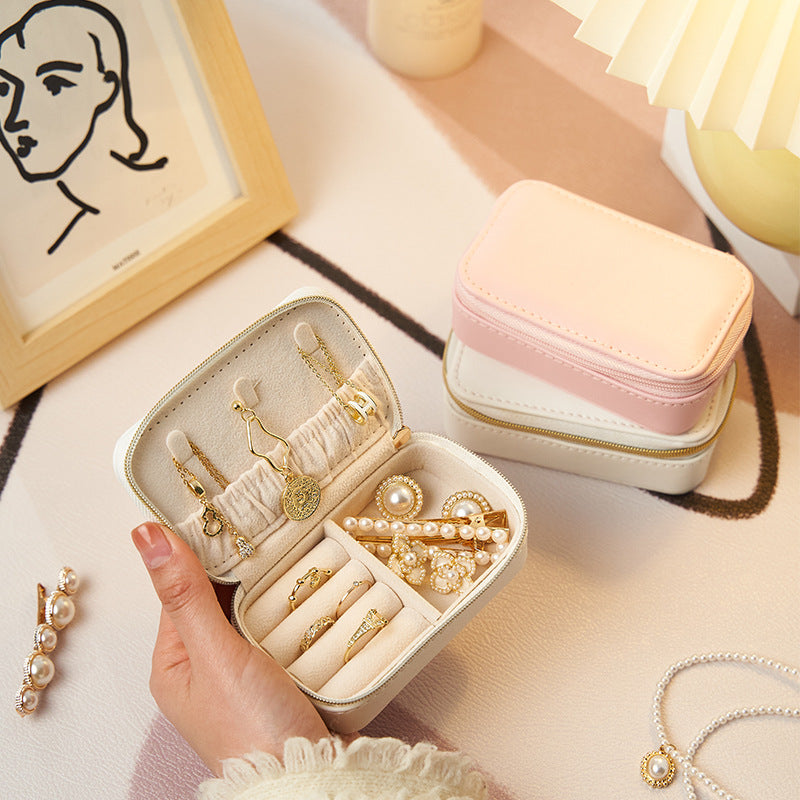 Mini portable jewelry organizer