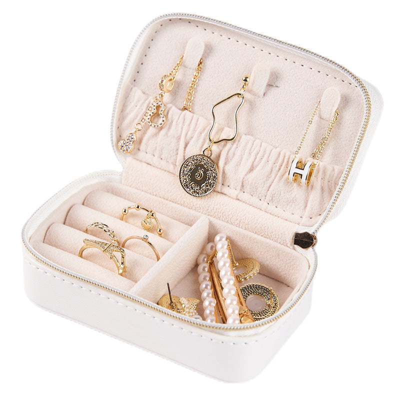 Mini portable jewelry organizer